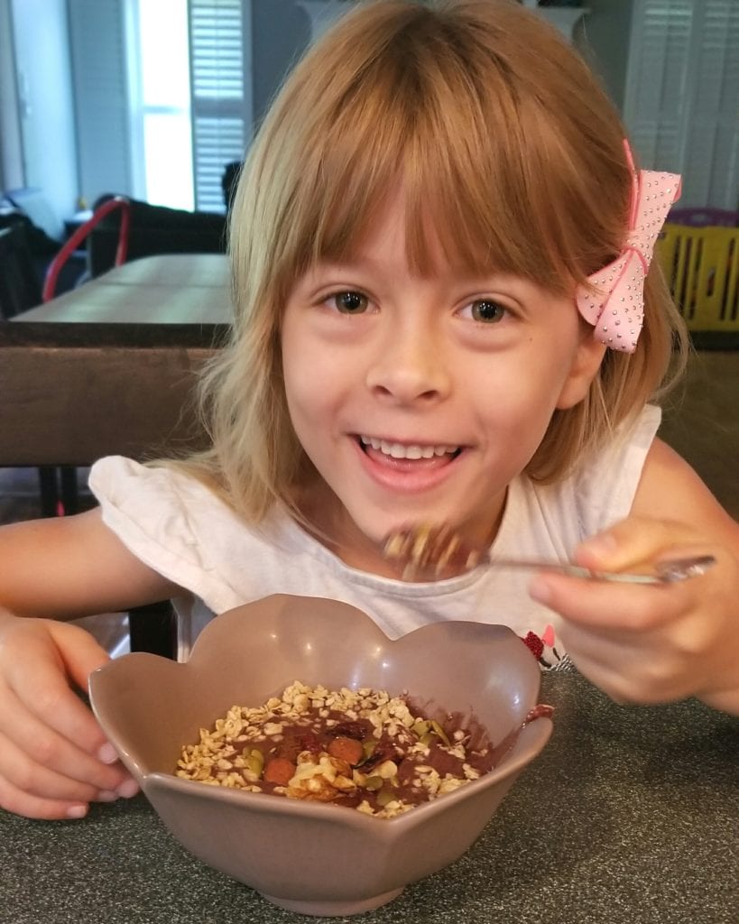 girl eating easy healthy breakfast for kids before school