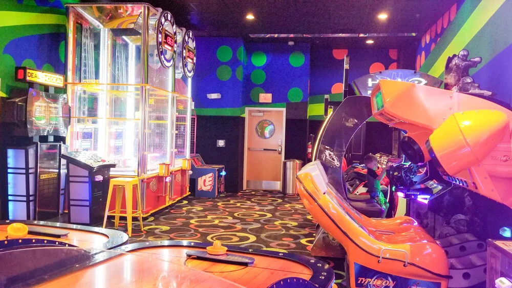 Holiday Inn Resort Orlando Suites — Waterpark on property arcade