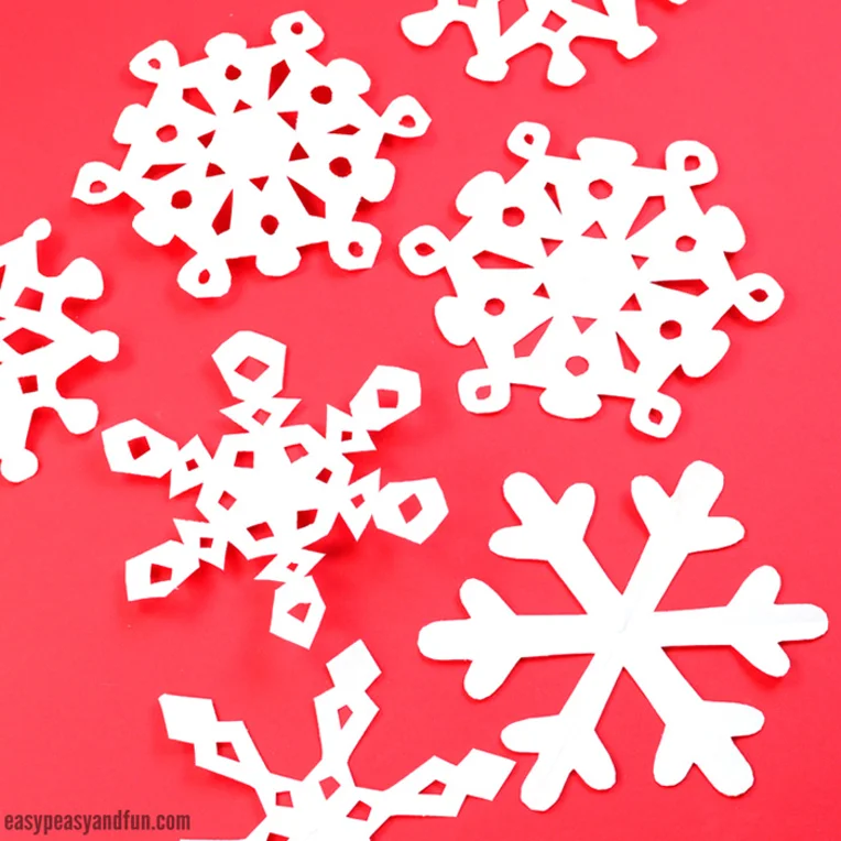 Snowflake winter craft for toddlers made from paper